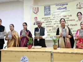 पहाड़ की कर्मशील नारियों ने रचा है इतिहास: नरेंद्र सिंह नेगी