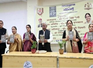 पहाड़ की कर्मशील नारियों ने रचा है इतिहास: नरेंद्र सिंह नेगी