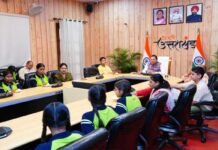 मुख्यमंत्री ने बालिकाओं के साथ सुनी प्रधानमंत्री के मन की बात