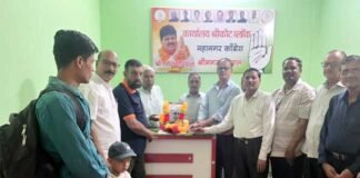 स्व. पंडित नेहरू की पुण्यतिथि पर कांग्रेस कार्यकर्ताओं ने दी श्रद्धांजलि