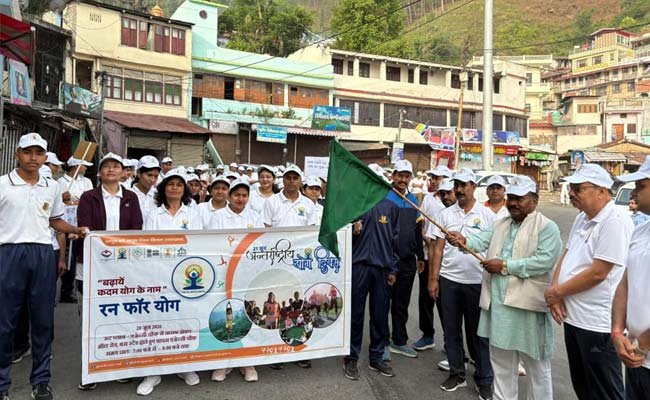 अंतरराष्ट्रीय योग दिवस के उपलक्ष्य में पौड़ी में निकली भव्य ‘रन फॉर योग’ रैली, स्वस्थ जीवनशैली अपनाने का दिया संदेश