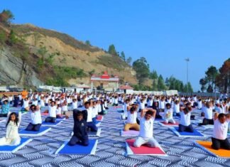 12वें अंतर्राष्ट्रीय योग दिवस पर जनपदवासियों ने किया योगाभ्यास, स्वस्थ जीवन का लिया संकल्प