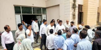 ग्रेटर नोएडा प्राधिकरण की नई पहल: अब सेक्टरों में जाकर सुनी जाएंगी लोगों की समस्याएं, अल्फा-1 से अभियान की शुरुआत hear residents' grievances.