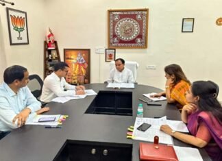शिक्षा मंत्री ने शिक्षकों की पदोन्नति और स्थानांतरण प्रक्रिया में तेजी लाने के निर्देश, समीक्षा बैठक में अधिकारियों को लगाई फटकार Samagra Shiksha budgetUtilize on time.