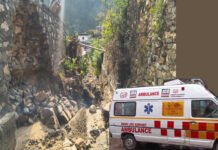 चमोली में दर्दनाक हादसा, भरभराकर गिरी अस्पताल की दीवार, मलबे में दबने से डॉक्टर की मौत
