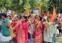 बीटा-2 के श्री वैभव लक्ष्मी मंदिर में श्रद्धा और उत्साह के साथ संपन्न हुआ शिव परिवार प्राण-प्रतिष्ठा महोत्सव, हर-हर महादेव के जयघोष के साथ निकली भव्य शोभायात्रा
