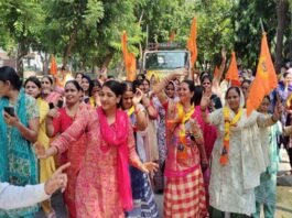 बीटा-2 के श्री वैभव लक्ष्मी मंदिर में श्रद्धा और उत्साह के साथ संपन्न हुआ शिव परिवार प्राण-प्रतिष्ठा महोत्सव, हर-हर महादेव के जयघोष के साथ निकली भव्य शोभायात्रा