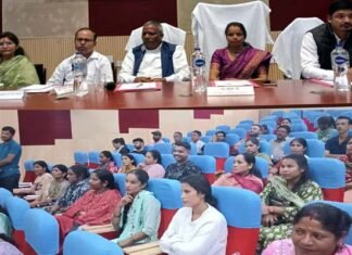 आउटसोर्स कर्मी बीडीसी सदन में, पत्रकारों को औपचारिक निमंत्रण तक नहीं