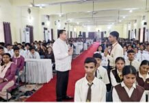 युवाओं ने मुख्यमंत्री धामी से समसामयिक विषयों पर किया प्रत्यक्ष एवं निर्भीक संवाद।