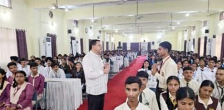युवाओं ने मुख्यमंत्री धामी से समसामयिक विषयों पर किया प्रत्यक्ष एवं निर्भीक संवाद।