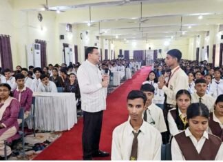 युवाओं ने मुख्यमंत्री धामी से समसामयिक विषयों पर किया प्रत्यक्ष एवं निर्भीक संवाद।