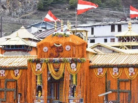बद्रीनाथ में बना आस्था का नया कीर्तिमान, यात्री संख्या के सभी पुराने रिकॉर्ड टूटे, पहली बार पहुंचे 17.79 लाख से अधिक श्रद्धालु