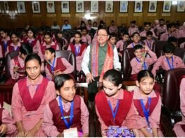 दिव्यांग बच्चों के बीच अपना जन्म दिवस मनाने पहुंचे मुख्यमंत्री पुष्कर सिंह धामी, बच्चों के साथ केक काटा, आत्मीयता से मिले और साझा की जन्म दिवस की खुशियां differently-abled-children