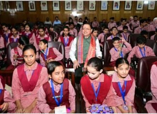 दिव्यांग बच्चों के बीच अपना जन्म दिवस मनाने पहुंचे मुख्यमंत्री पुष्कर सिंह धामी, बच्चों के साथ केक काटा, आत्मीयता से मिले और साझा की जन्म दिवस की खुशियां differently-abled-children