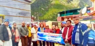 देवताल में 17,800 फीट की ऊंचाई पर अद्भुत कवि संगम: साहित्यकारों, पत्रकारों और कवियों ने हिमालय की गोद में किया काव्य पाठ