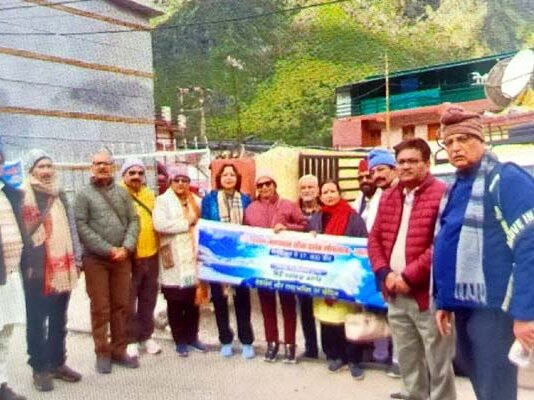 देवताल में 17,800 फीट की ऊंचाई पर अद्भुत कवि संगम: साहित्यकारों, पत्रकारों और कवियों ने हिमालय की गोद में किया काव्य पाठ