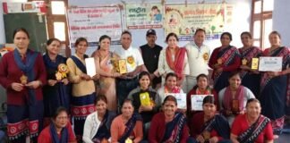 पोषण माह के समापन पर आंगनबाड़ी कार्यकत्रियों का सम्मान, आधुनिक सुविधायुक्त 30 आंगनबाड़ी केंद्रों के ‘आंगन मिलन’ अभियान का शुभारंभ Anganwadi workers f