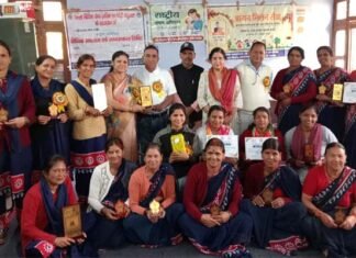 पोषण माह के समापन पर आंगनबाड़ी कार्यकत्रियों का सम्मान, आधुनिक सुविधायुक्त 30 आंगनबाड़ी केंद्रों के ‘आंगन मिलन’ अभियान का शुभारंभ Anganwadi workers f