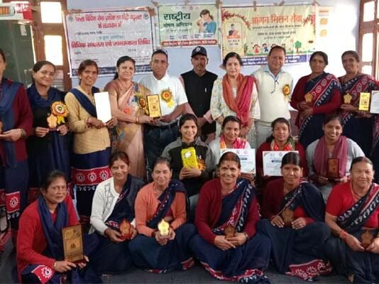 पोषण माह के समापन पर आंगनबाड़ी कार्यकत्रियों का सम्मान, आधुनिक सुविधायुक्त 30 आंगनबाड़ी केंद्रों के ‘आंगन मिलन’ अभियान का शुभारंभ Anganwadi workers f