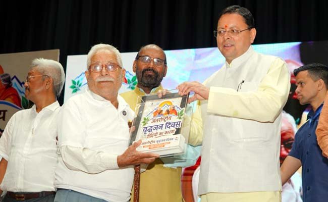 Satyaprakash-Ghildiyal-hono Satyaprakash Ghildiyal honored at the state level