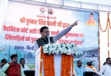 मुख्यमंत्री पुष्कर सिंह धामी ने बनबसा मिनी स्टेडियम में बैडमिंटन कोर्ट सहित विभिन्न विकास कार्यों का किया शुभारंभ एवं शिलान्यास