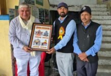 वीरेंद्र जुयाल ने वीर पुरिया नैथाणी राजकीय इंटर कॉलेज पुरियाडांग के छात्र-छात्राओं से किया संवाद