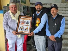 वीरेंद्र जुयाल ने वीर पुरिया नैथाणी राजकीय इंटर कॉलेज पुरियाडांग के छात्र-छात्राओं से किया संवाद