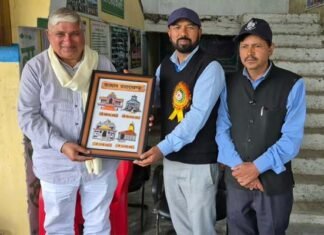 वीरेंद्र जुयाल ने वीर पुरिया नैथाणी राजकीय इंटर कॉलेज पुरियाडांग के छात्र-छात्राओं से किया संवाद