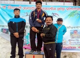 गढ़देवा: गुदड़ी के लाल ने फिर लहराया परचम, 800 मीटर दौड़ में 15 विकासखंडों के खिलाड़ियों को पछाड़कर बना चैंपियन
