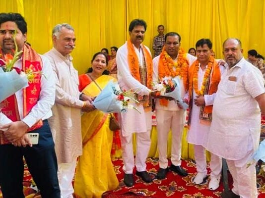 विजयादशमी पर आरडब्ल्यूए अल्फा-2 के नवनिर्वाचित पदाधिकारियों का भव्य शपथ ग्रहण समारोह आयोजित